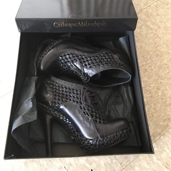 CATHERINE MALANDRINO Lace-up Oxford Heels - Picture 7 of 7